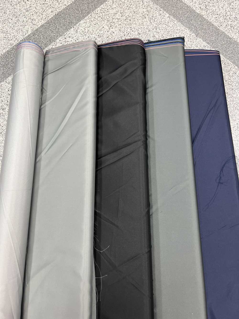 アトラスシルバー Cupro Polyester Satin Vải Trơn Không Hoạ Tiết[Vải Lót]