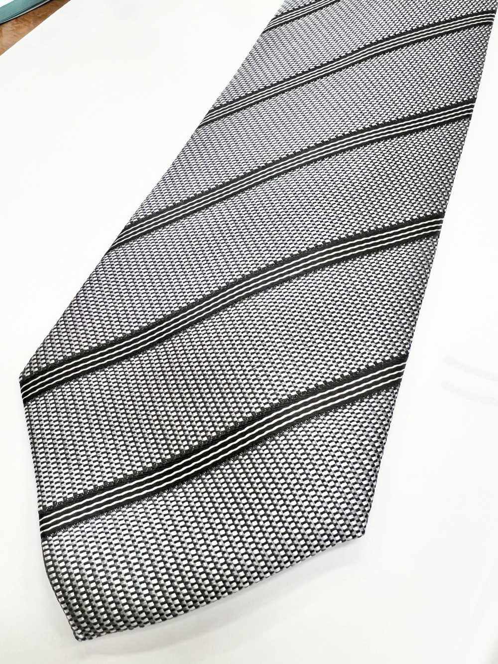 NE-28-OUT 【Giá đặc Biệt】Cà Vạt Lễ Phục Sản Xuất Tại Nhật Bản, Xám đậm, Kẻ Sọc[Lễ Phục Kiện Trang Trọng] Yamamoto(EXCY)