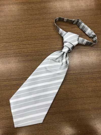 YT-986G Cà vạt ascot (Euro tie) sản xuất tại Nhật Bản bằng lụa satin sọc xám