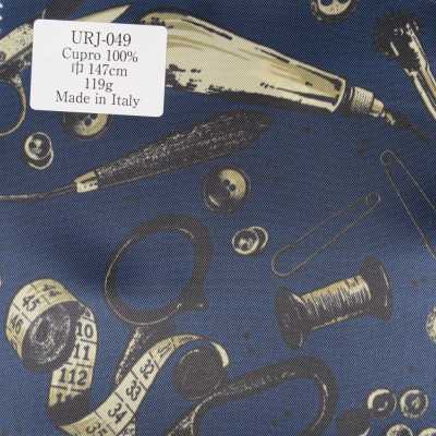 URJ-049 Vải lót in 100% cupro sản xuất tại Ý, họa tiết dụng cụ may đo và nút, màu xanh dương