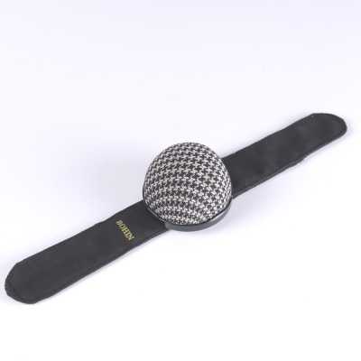 98887 Gối cắm kim do BOHIN Pháp sản xuất, kiểu dây đeo, họa tiết ca-rô houndstooth