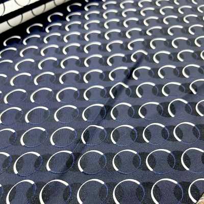 AI-9 Vải jacquard lụa họa tiết vảy cá xanh navy 【outlet】