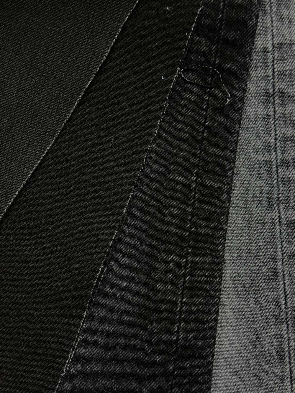 Đây là một sản phẩm bán chạy lâu năm của Kaihara, nổi bật với kiểu dệt chéo đẹp mắt, gợi nhớ đến những món đồ cổ.